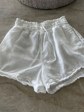 Cloth & Stone Women’s White Linen Shorts Size Large Smocked Drawstring Waist